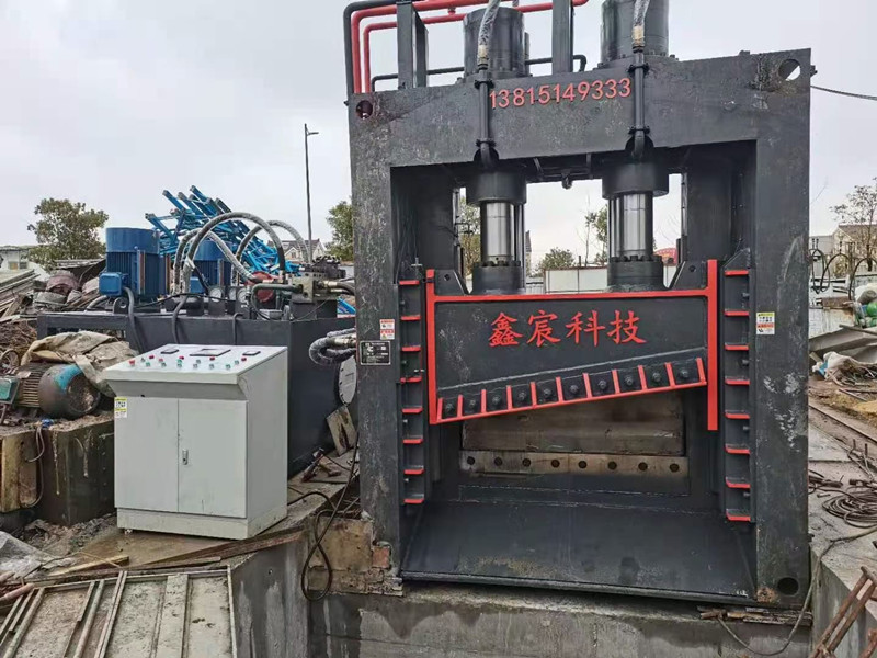 400噸龍門(mén)剪切機(jī)浙江慈溪客戶(hù)場(chǎng)地安裝調(diào)試現(xiàn)場(chǎng)